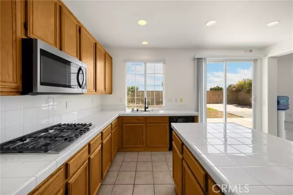 Fontana, CA 92336,16539 Pismo WAY