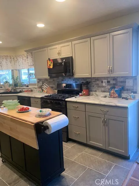 4401 Camelot PL, Bakersfield, CA 93301