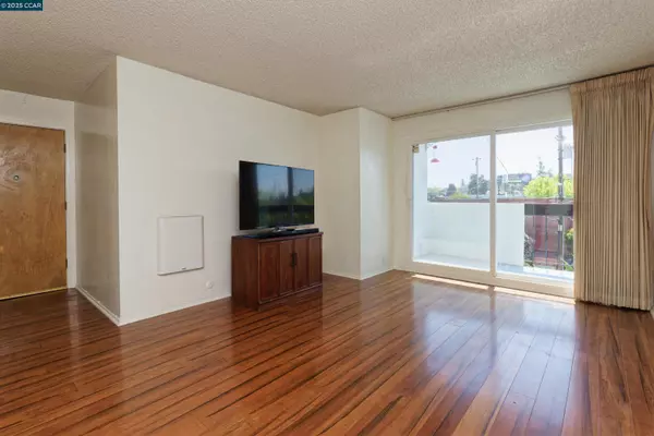 Oakland, CA 94611,4099 Howe Street 203