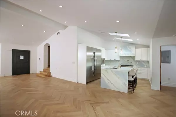Glendale, CA 91206,452 Woodbury RD