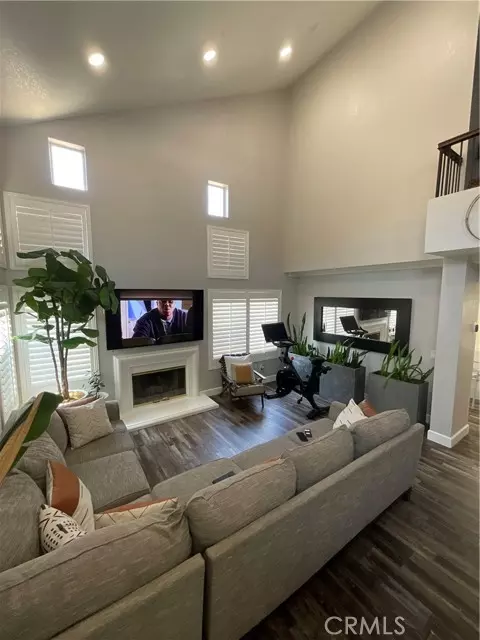 Fontana, CA 92337,15527 Saldana CT