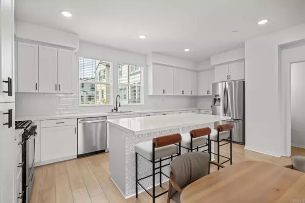 Escondido, CA 92025,408 Carina