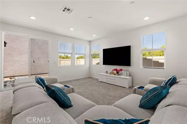 Oceanside, CA 92057,4398 Cadence WAY