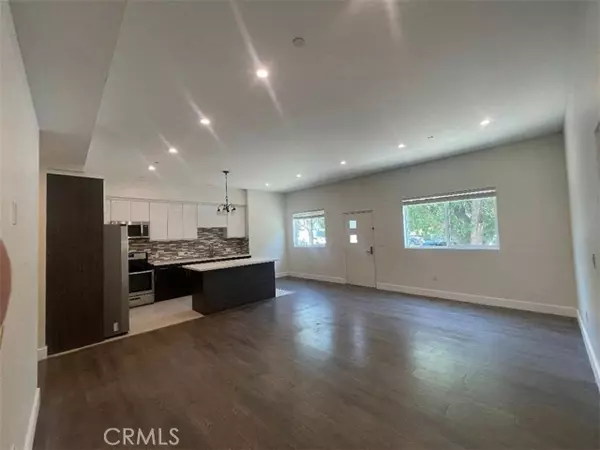 6445 Woodley AVE 101, Lake Balboa, CA 91406