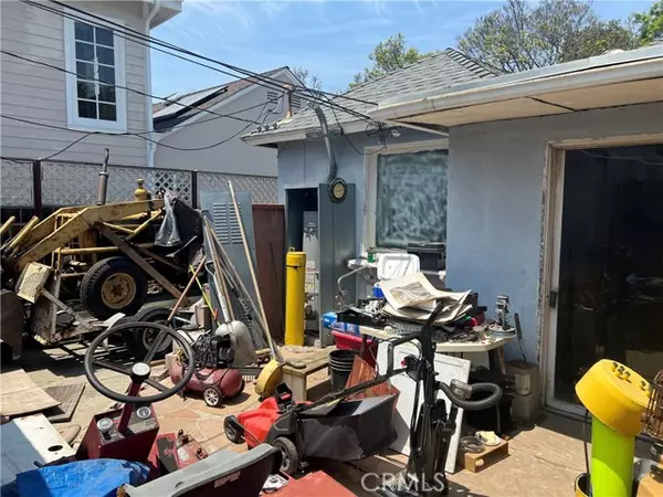 Los Angeles, CA 90064,10766 Ayres AVE