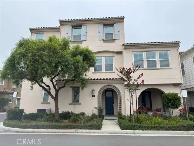 526 W Tribella CT, Santa Ana, CA 92703