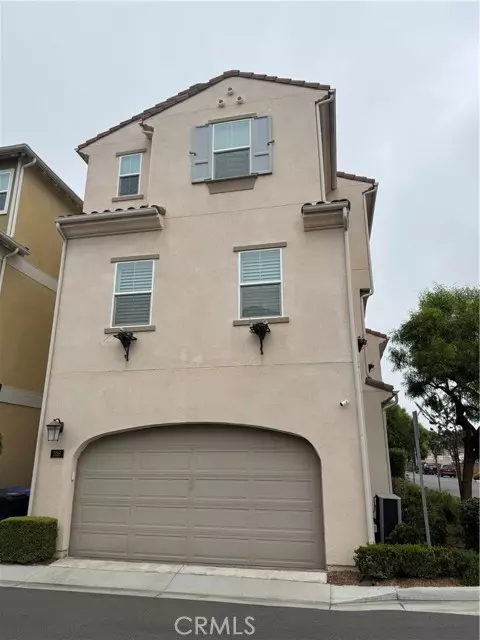 Santa Ana, CA 92703,526 W Tribella CT