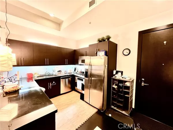 Los Angeles, CA 90017,655 S Hope ST 607