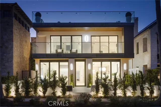 Corona Del Mar, CA 92625,303 Goldenrod AVE