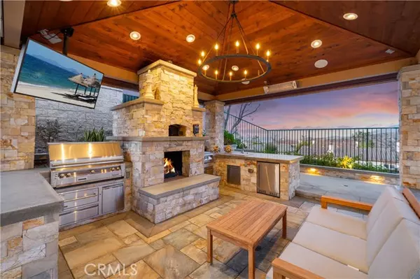 Anaheim Hills, CA 92808,1040 S Summer Breeze LN