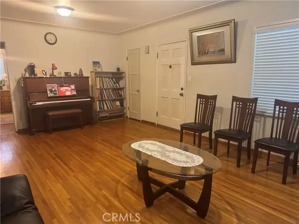 Alhambra, CA 91801,917 N Olive Ave