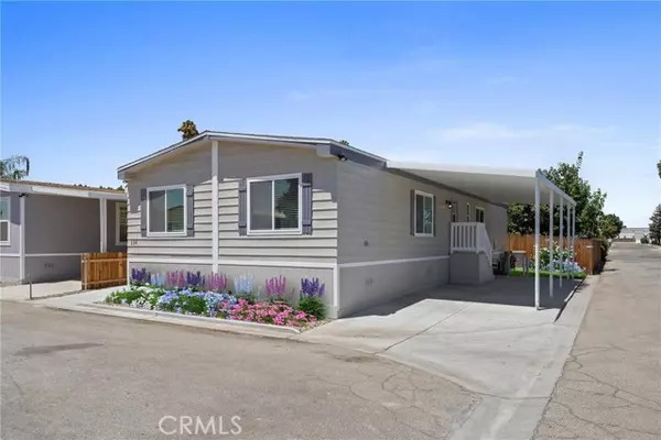 Bakersfield, CA 93308,114 Cedarwood LN