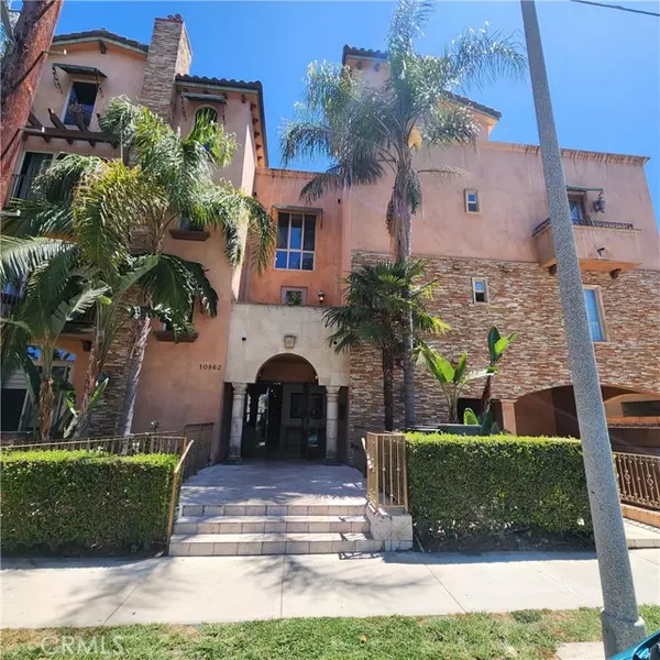 10862 Bloomfield ST 303, Toluca Lake, CA 91602