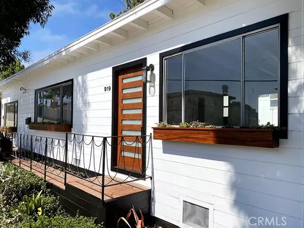 Manhattan Beach, CA 90266,919 N Herrin ST