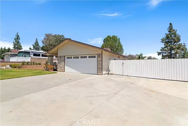 1633 W Ontario AVE, Corona, CA 92882