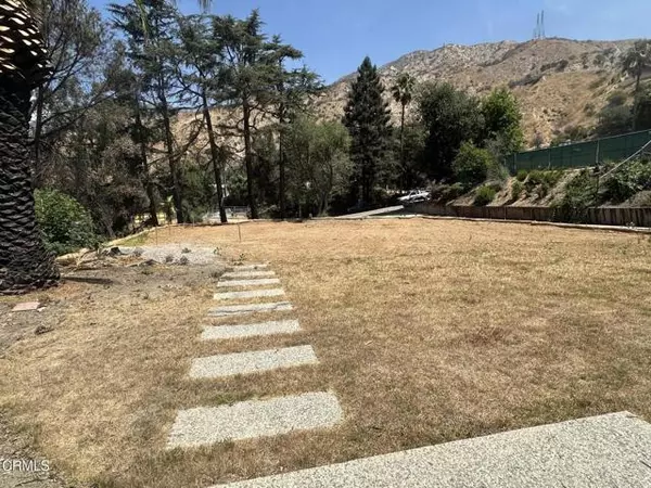 Altadena, CA 91001,446 Devonwood RD