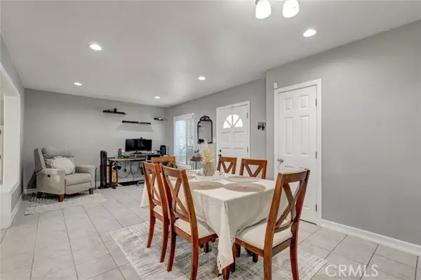 South Gate, CA 90280,10337 Garfield Ave