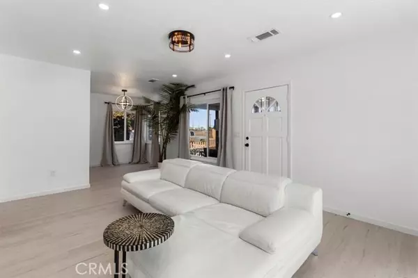 Compton, CA 90220,1902 W 156th ST