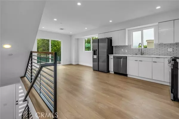 4453 Colfax Ave 2, Studio City, CA 91602