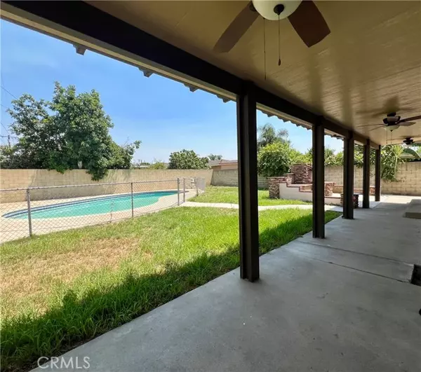 Fontana, CA 92335,8203 Redwood AVE