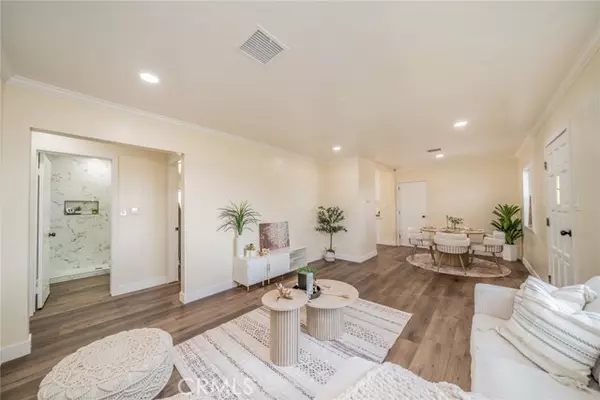 Fontana, CA 92335,8203 Redwood AVE