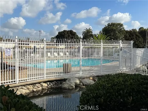 Huntington Beach, CA 92649,4831 Lago DR 102