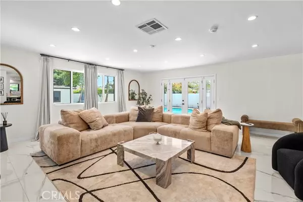Sherman Oaks, CA 91401,5226 Woodman AVE