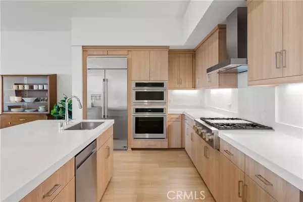 Irvine, CA 92612,3502 Rivington