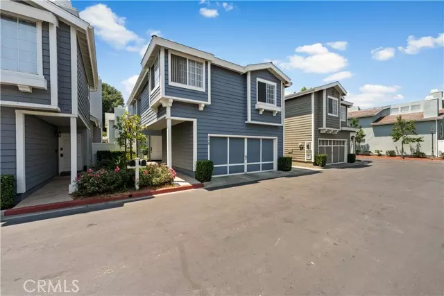 9228 Ventana LN, North Hills, CA 91343