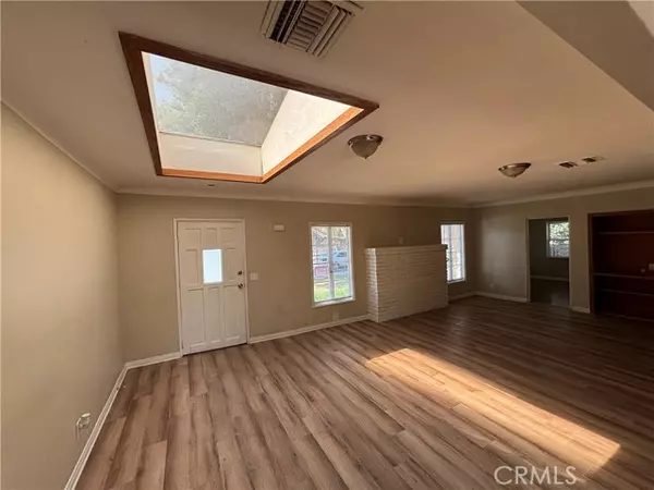 Van Nuys, CA 91401,14205 Haynes ST