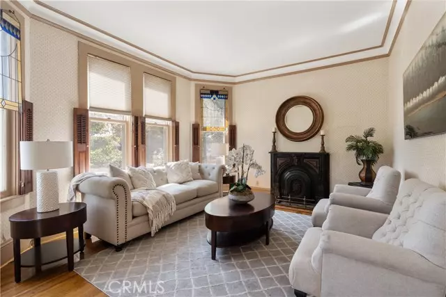 Glendora, CA 91741,211 E Virginia AVE