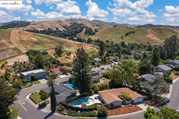8 Juniper WAY, Moraga, CA 94556-1002