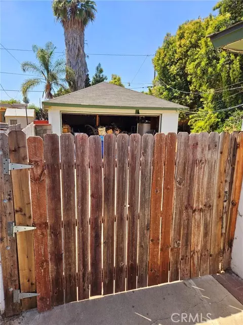 Compton, CA 90221,813 S Sloan AVE