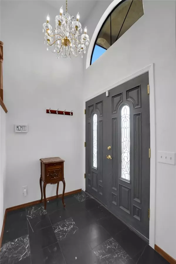 Los Angeles, CA 90039,2524 Ivan Hill TER