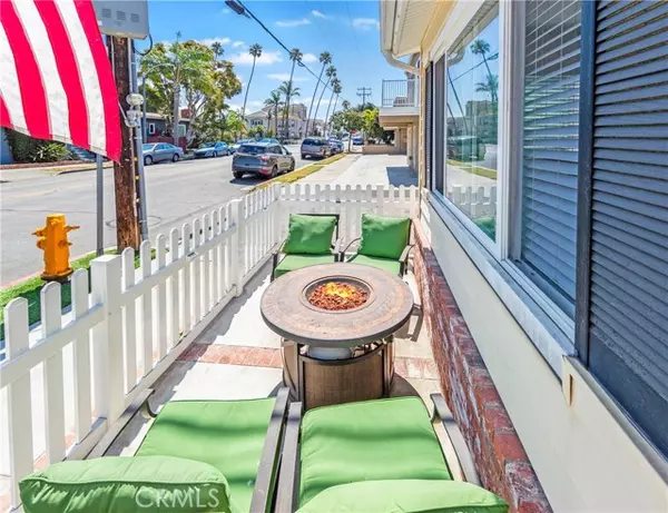 Huntington Beach, CA 92648,715 Olive AVE