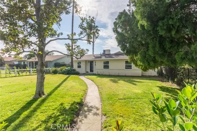 17024 Sherman WAY, Van Nuys, CA 91406