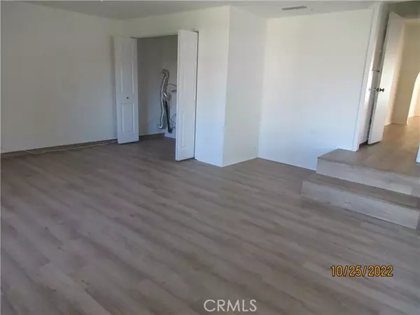 Van Nuys, CA 91406,6446 Mclennan AVE