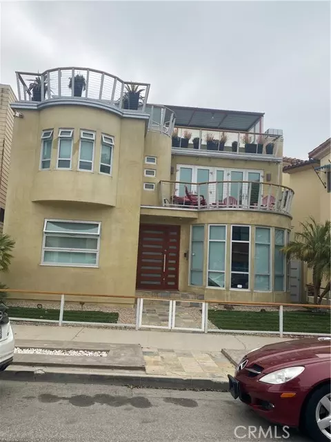 Long Beach, CA 90803,5471 E The Toledo