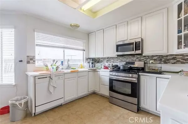 Victorville, CA 92392,13186 Blue Mesa CT