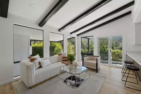 8975 Lawrence Welk DR 211, Escondido, CA 92026