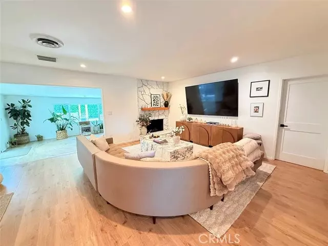 19921 Blythe ST, Winnetka, CA 91306