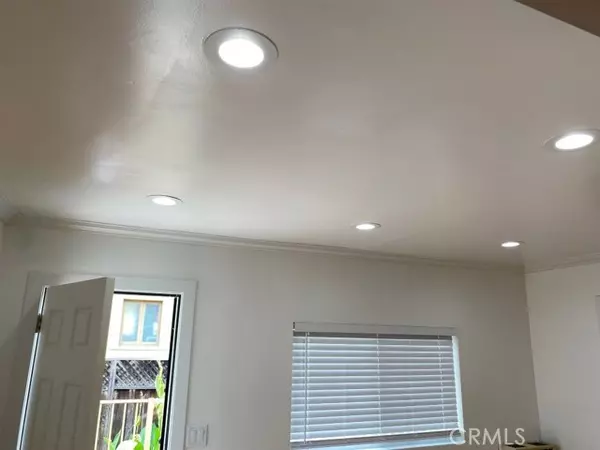 Los Angeles, CA 90006,1140 1/2 S Oxford AVE