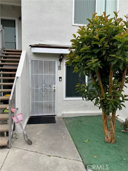 1033 Mission DR B, Costa Mesa, CA 92626