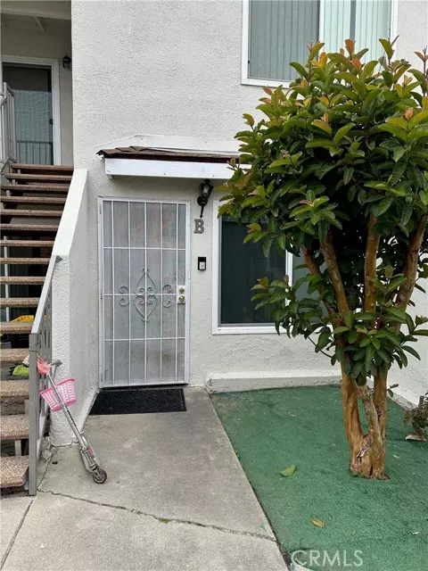 1033 Mission DR B, Costa Mesa, CA 92626