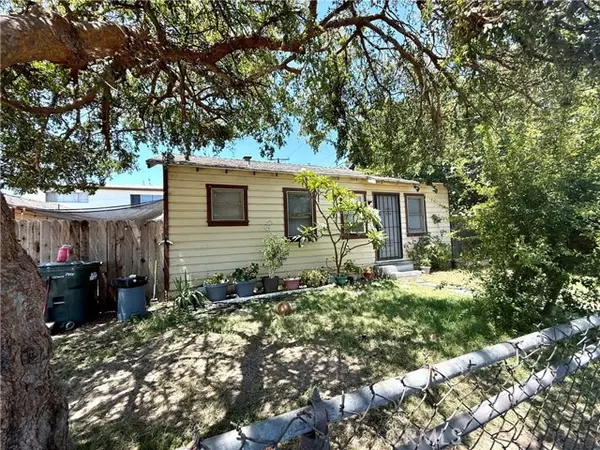 Bell Gardens, CA 90201,7215 Emil AVE