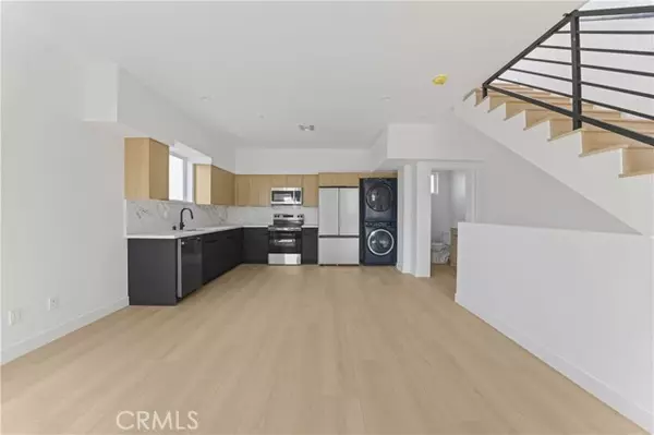 Los Angeles, CA 90004,4511 Rosewood AVE