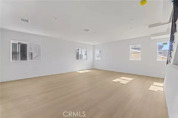 Los Angeles, CA 90004,4511 Rosewood AVE 1/2