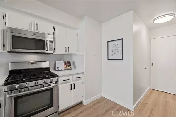 Newhall, CA 91321,25273 Avenida Dorena