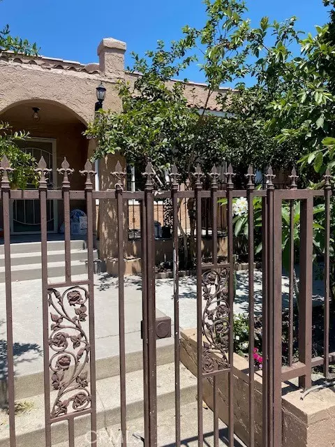 Los Angeles, CA 90062,1441 W Vernon