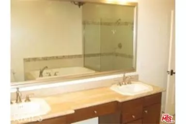 Toluca Lake, CA 91602,10640 WOODBRIDGE ST 207